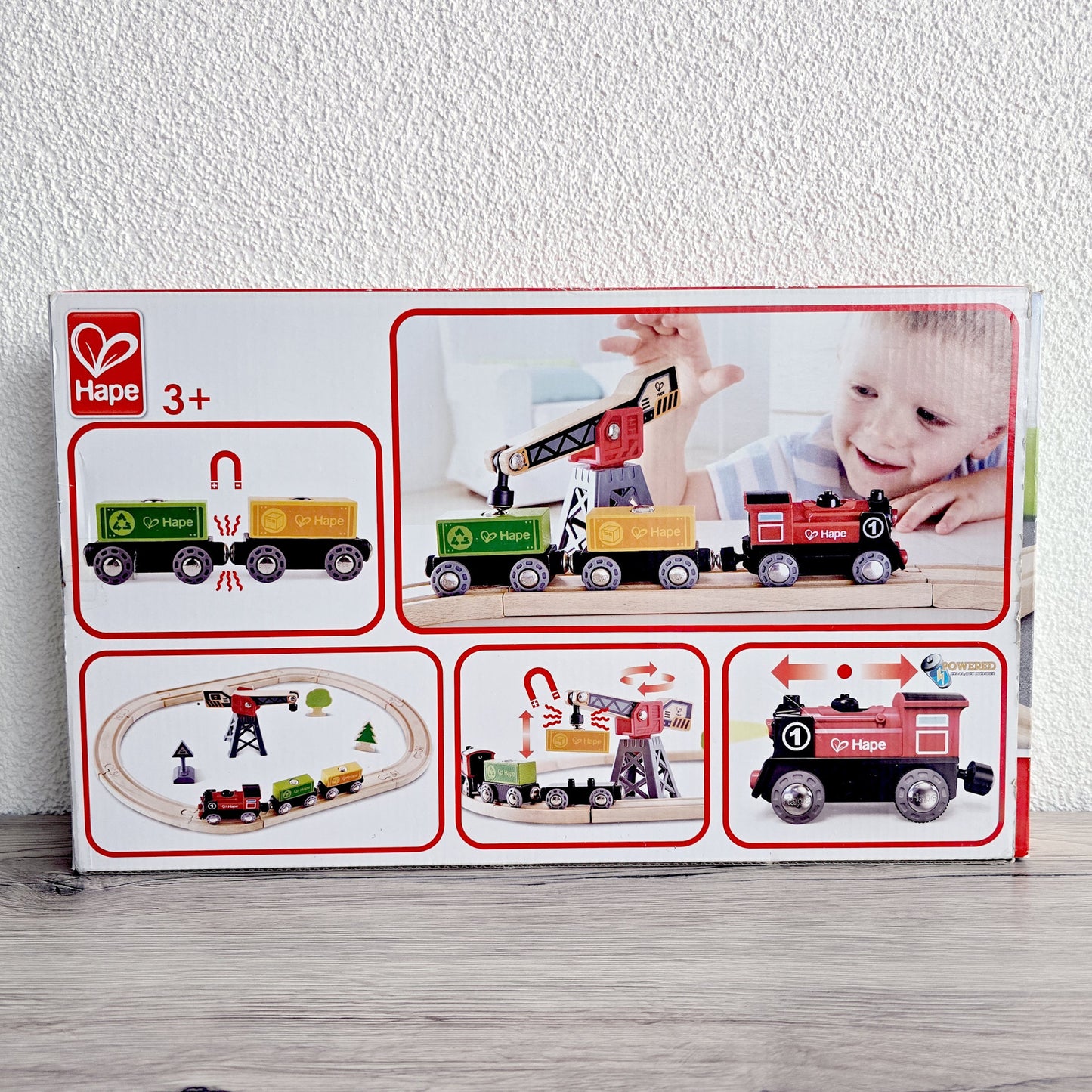 Circuit train en bois Hape – Livraison de marchandises