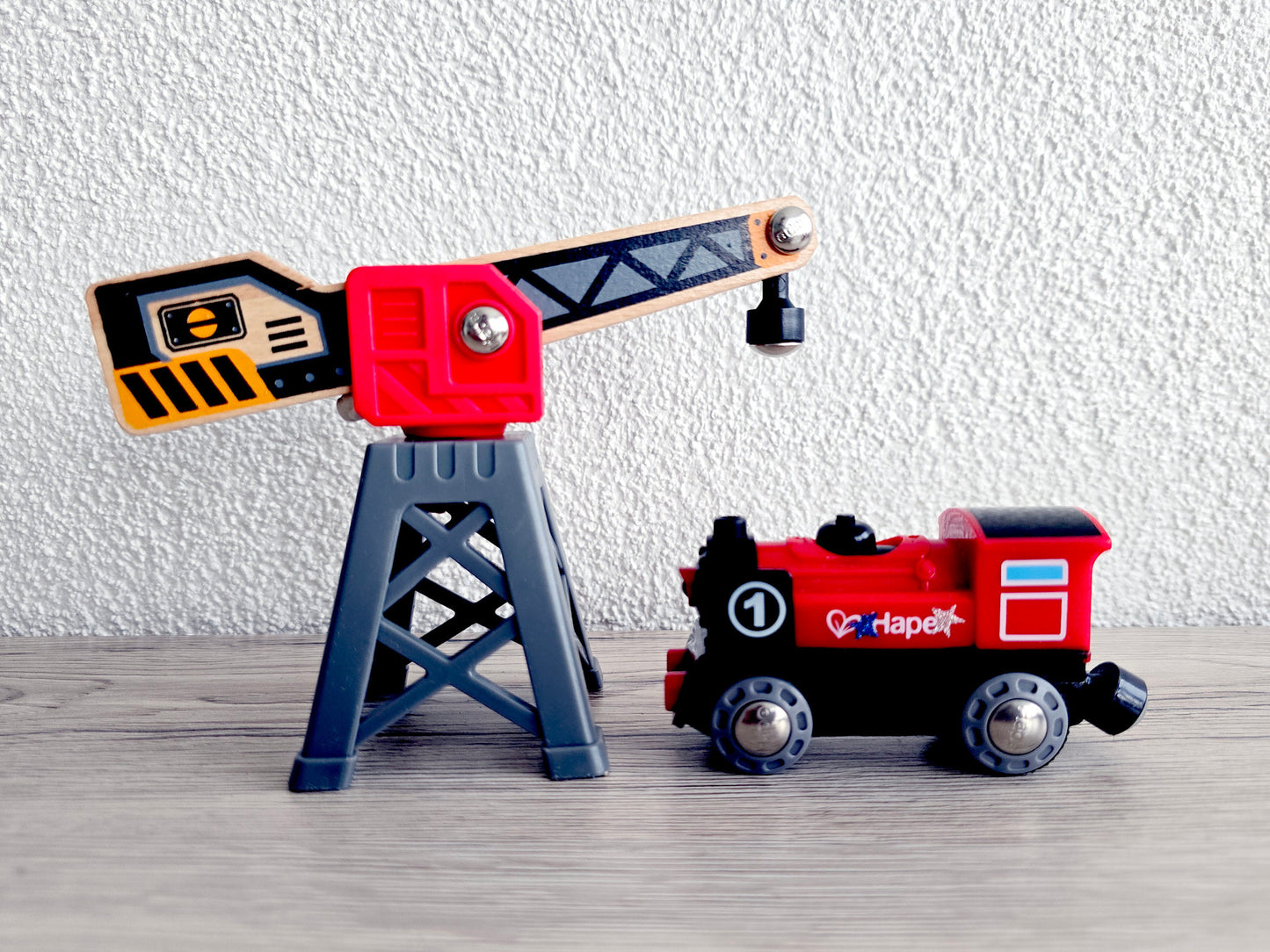 Circuit train en bois Hape – Livraison de marchandises