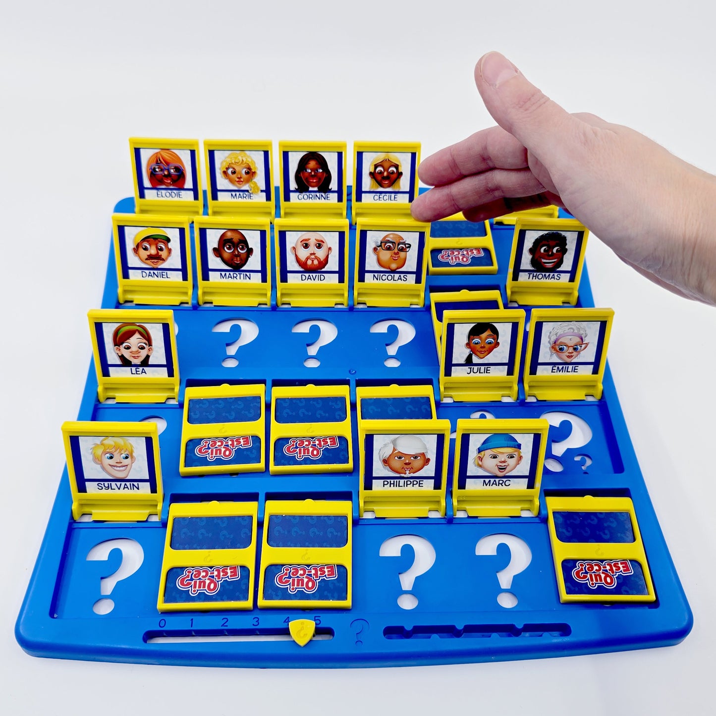 Qui Est-ce ? Le célèbre jeu de déduction
