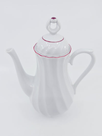 Théière en porcelaine blanche