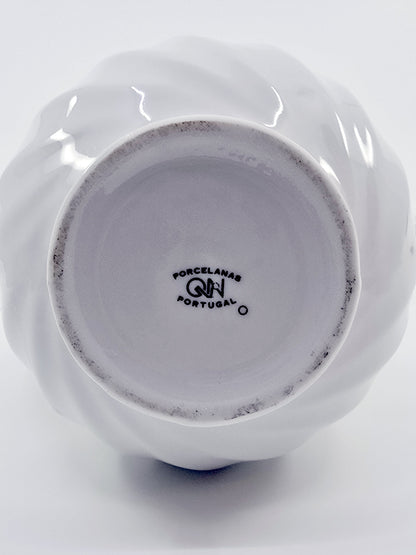 Théière en porcelaine blanche