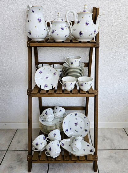Service ancien en porcelaine fleurie – 41 pièces