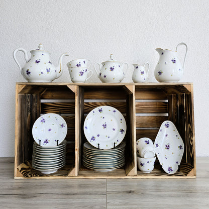 Service ancien en porcelaine fleurie – 41 pièces