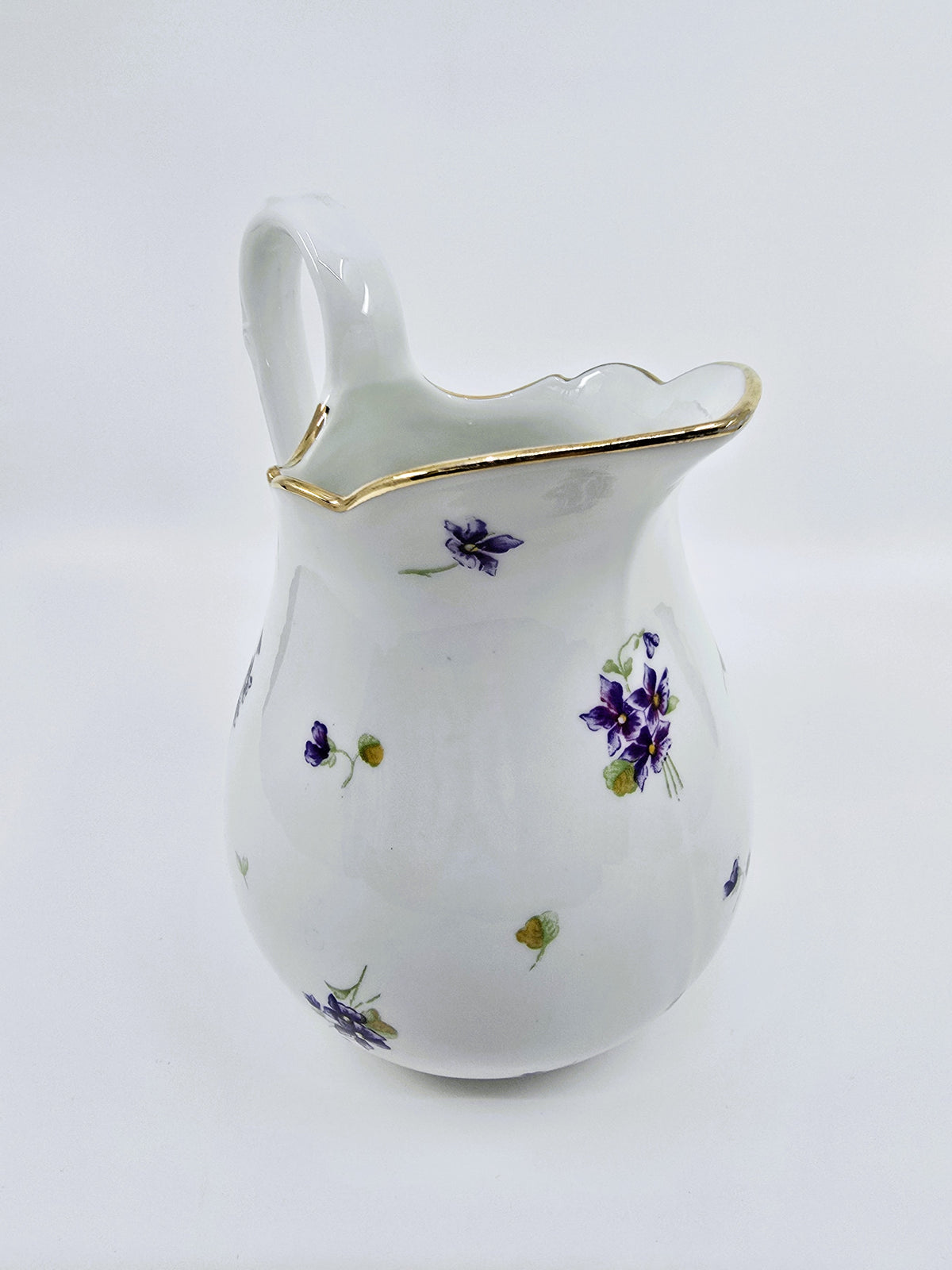 Service ancien en porcelaine fleurie – 41 pièces