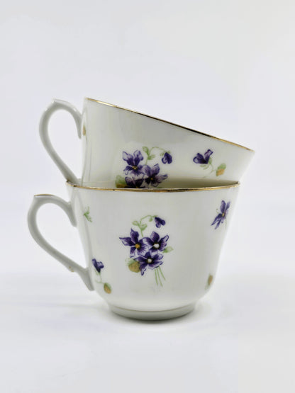 Service ancien en porcelaine fleurie – 41 pièces
