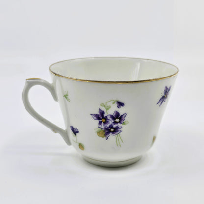 Service ancien en porcelaine fleurie – 41 pièces