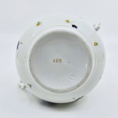 Service ancien en porcelaine fleurie – 41 pièces