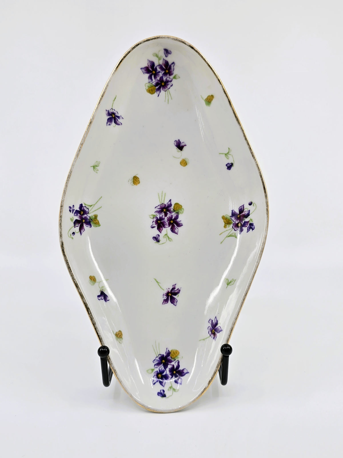 Service ancien en porcelaine fleurie – 41 pièces