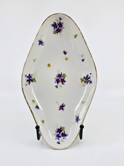 Service ancien en porcelaine fleurie – 41 pièces