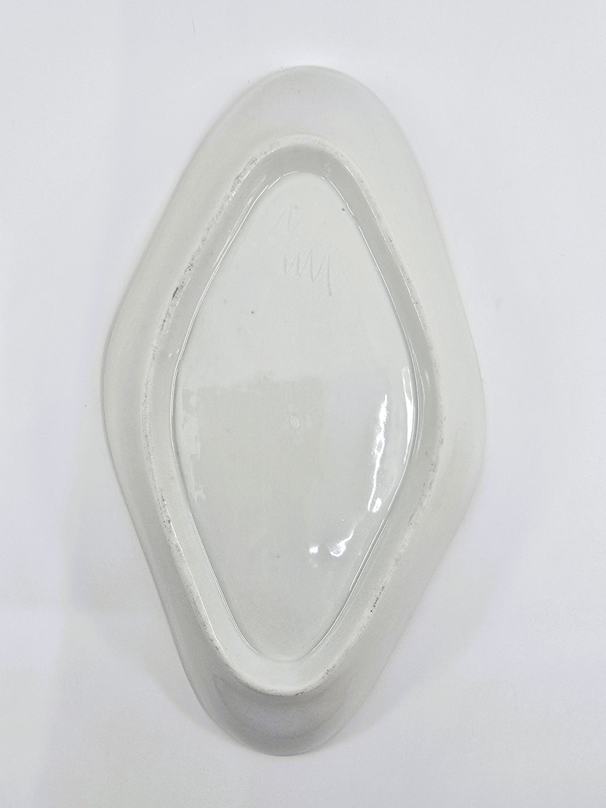 Service ancien en porcelaine fleurie – 41 pièces