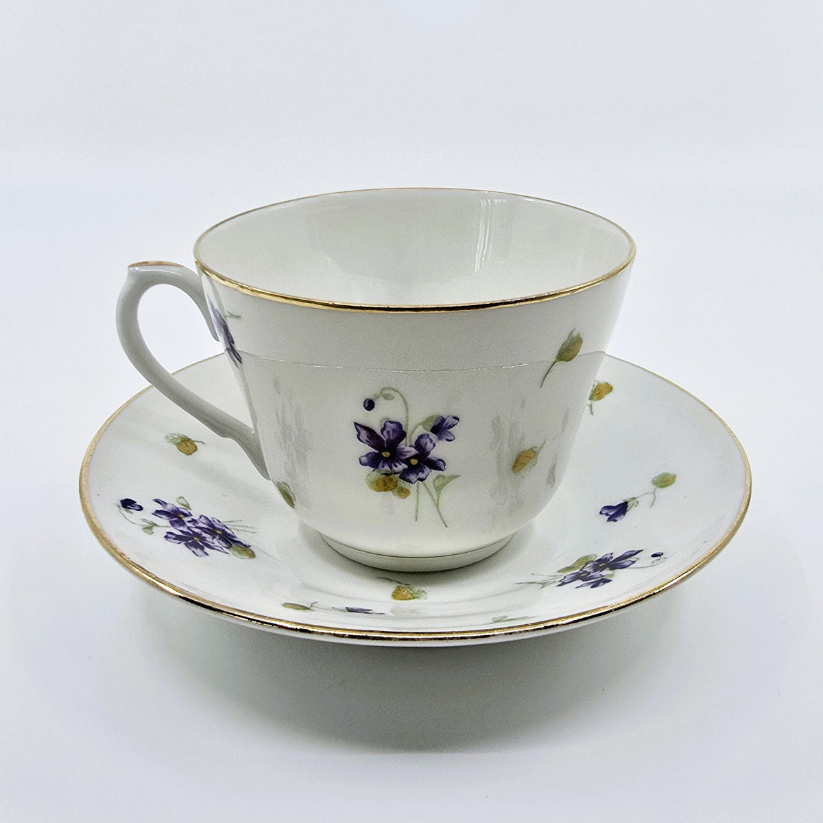 Service ancien en porcelaine fleurie – 41 pièces
