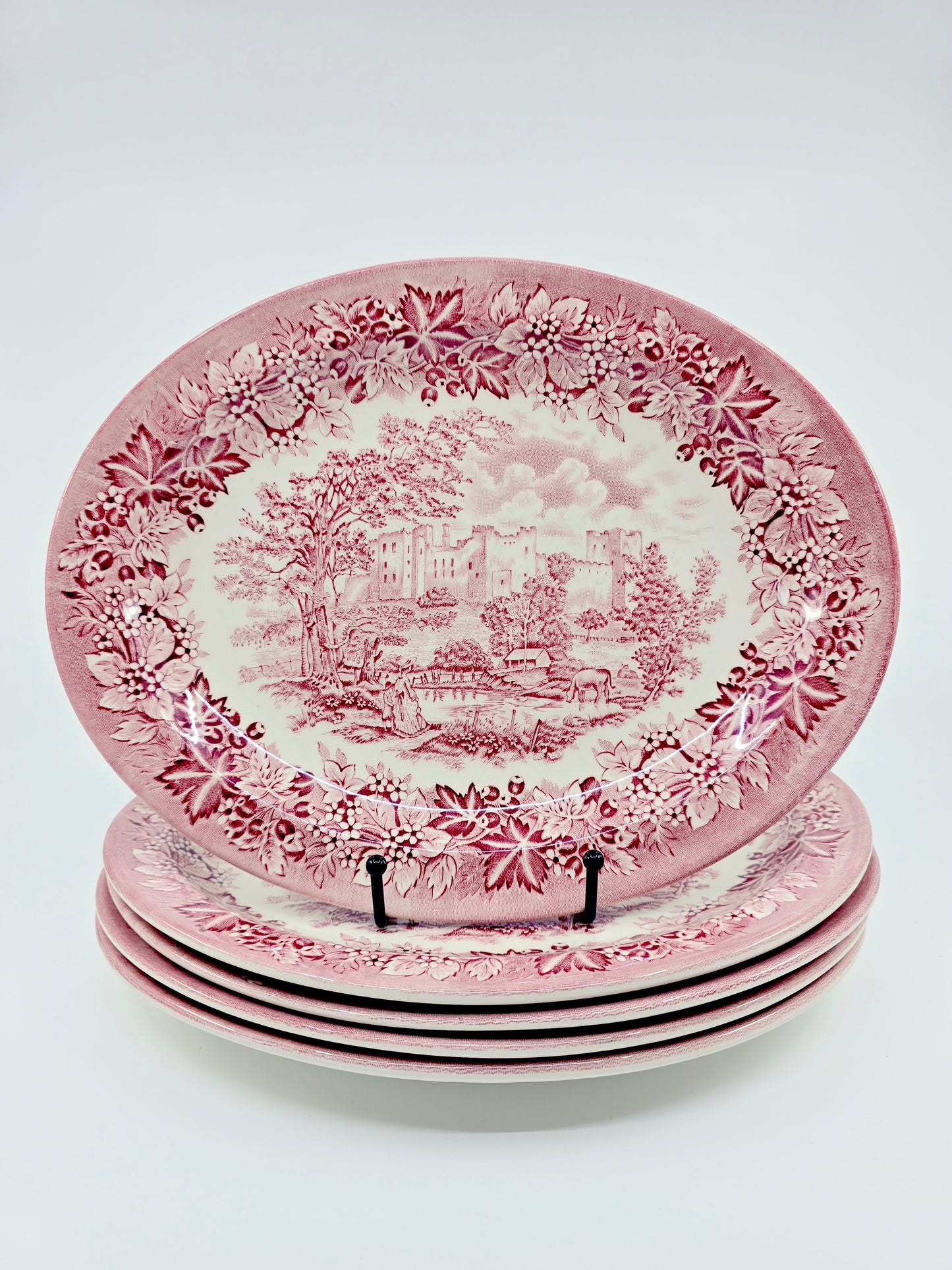 Grandes assiettes ovales en faïence anglaise rouge – Style "Old Britain Castles" (5 pièces)