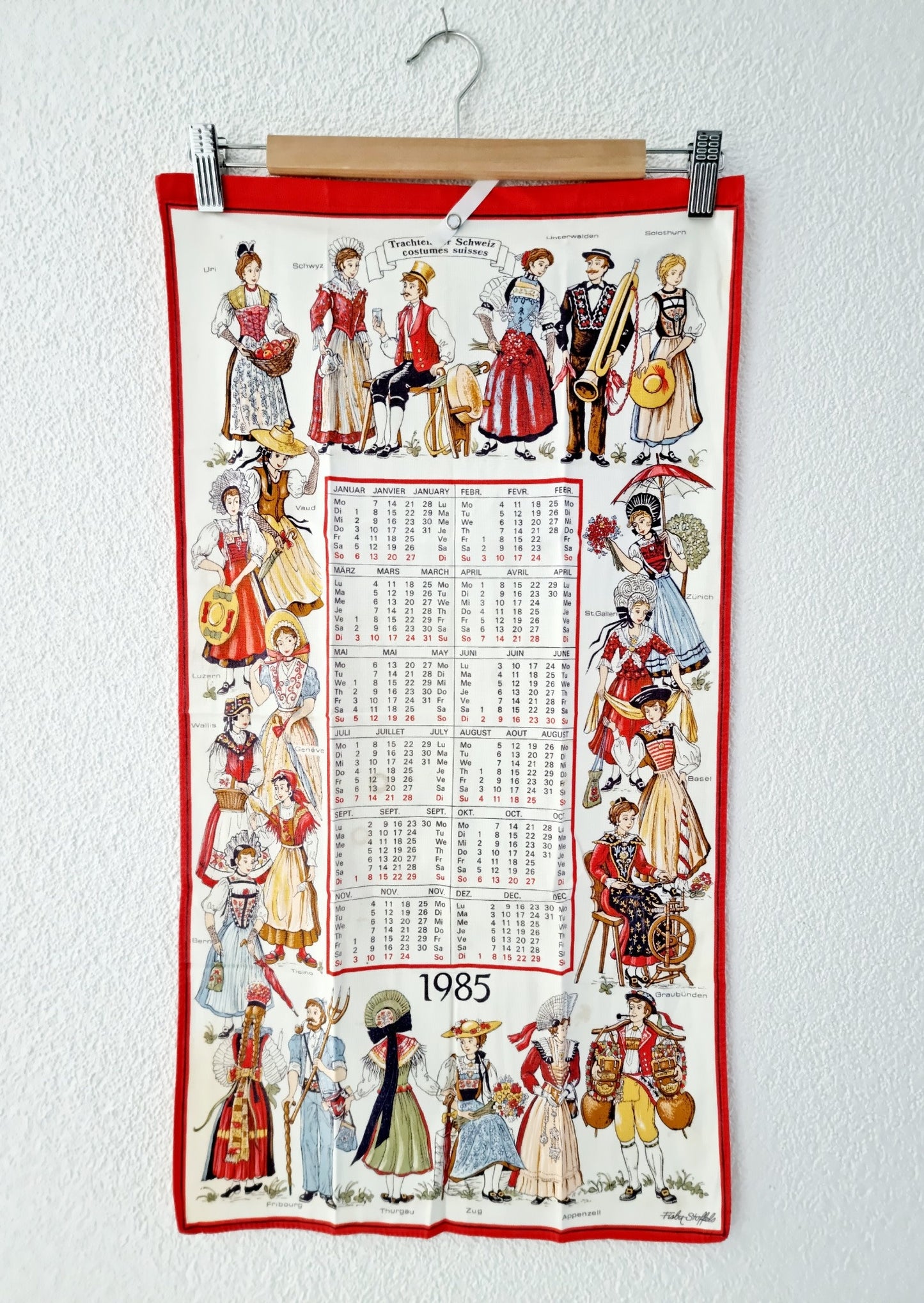 Linge de cuisine - calendrier 1985 costumes suisses traditionnels (70 X 40 cm)
