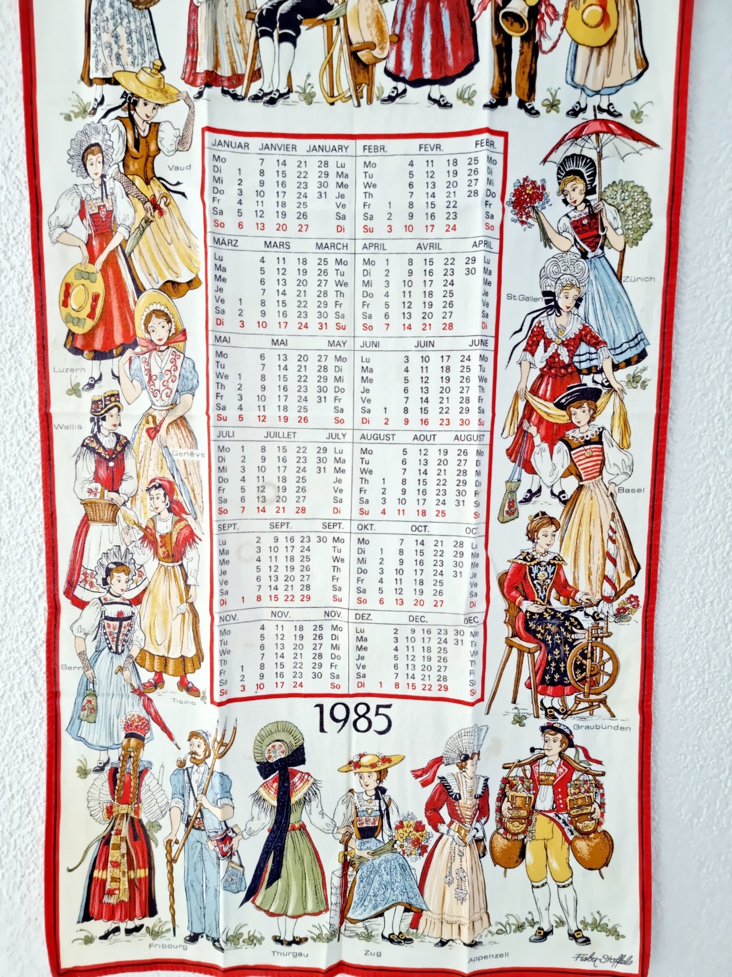 Linge de cuisine - calendrier 1985 costumes suisses traditionnels (70 X 40 cm)