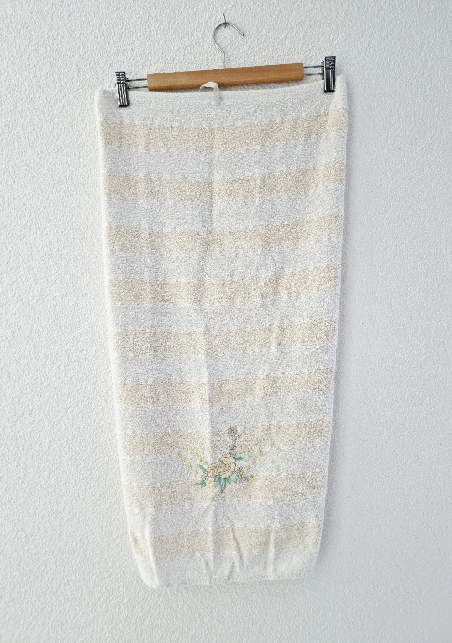 Linge rayé blanc & jaune pâle (75 X 50 cm)