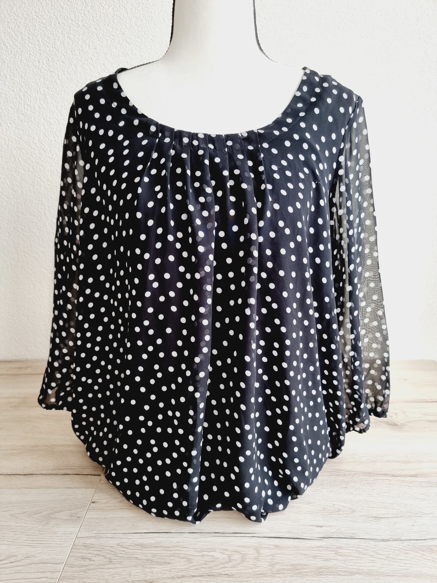 Blouse noire à pois blanc (SIZE : L/XL)