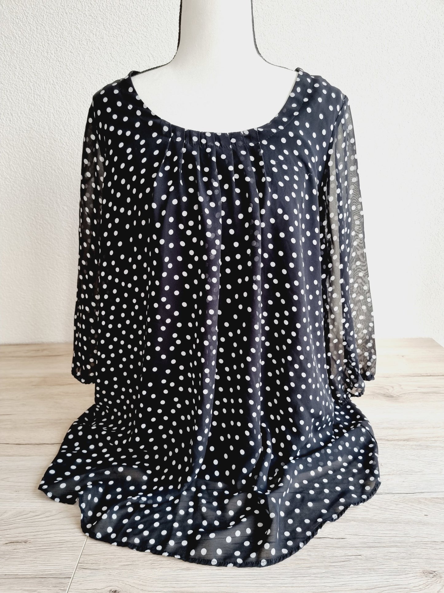 Blouse noire à pois blanc (SIZE : L/XL)