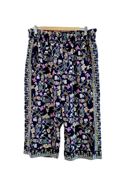 Pantacourt fleuris (SIZE : 44)