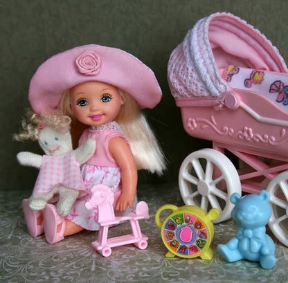 Barbie - Shelly, Premiers pas
