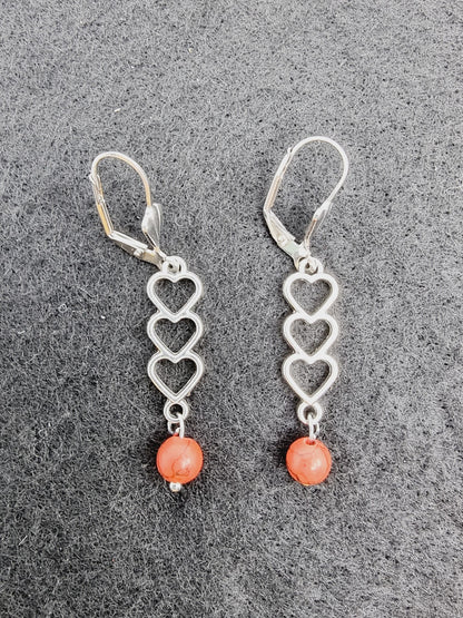 Boucles d'oreilles trio de coeurs - Howlite rouge