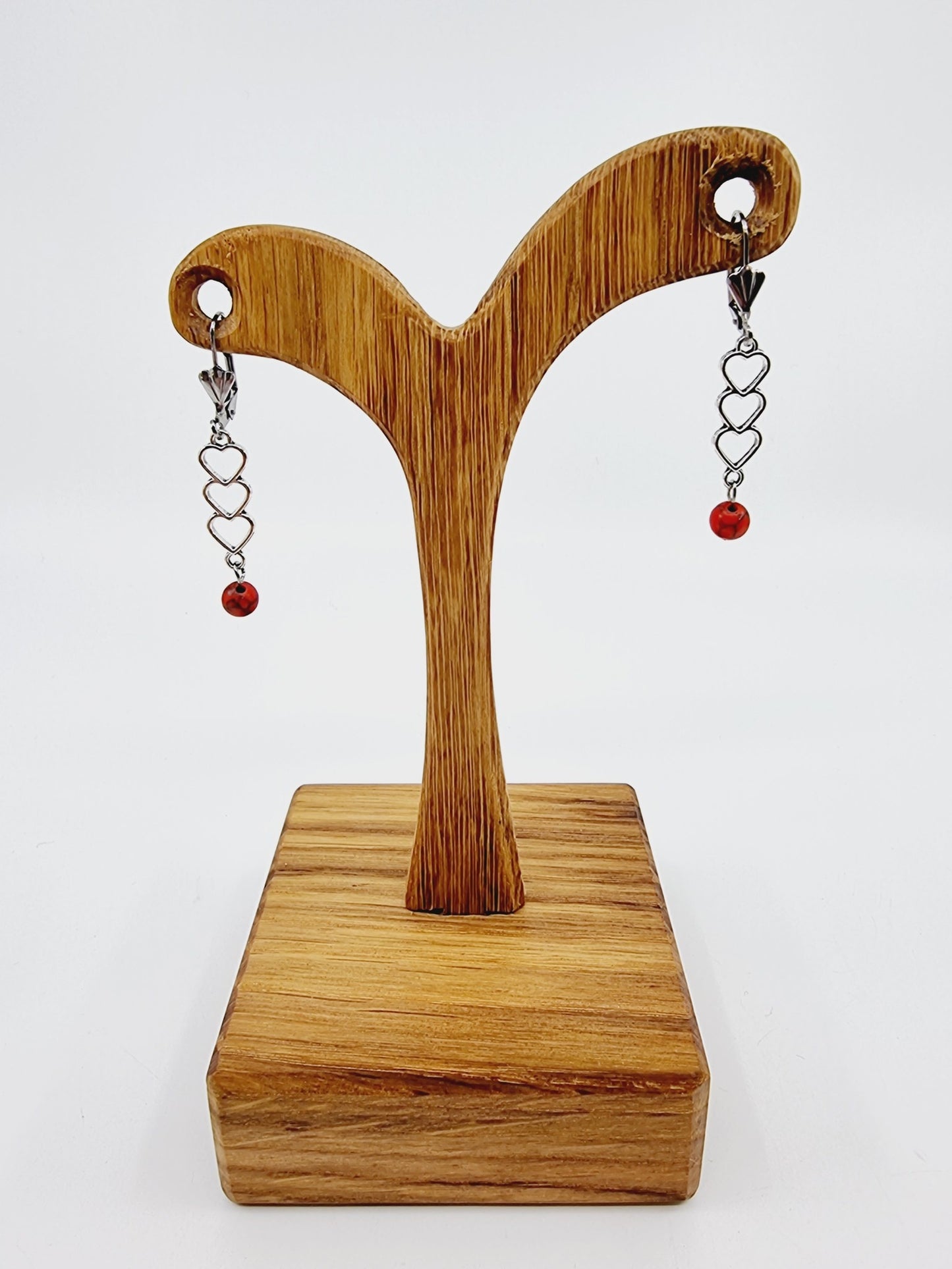 Boucles d'oreilles trio de coeurs - Howlite rouge