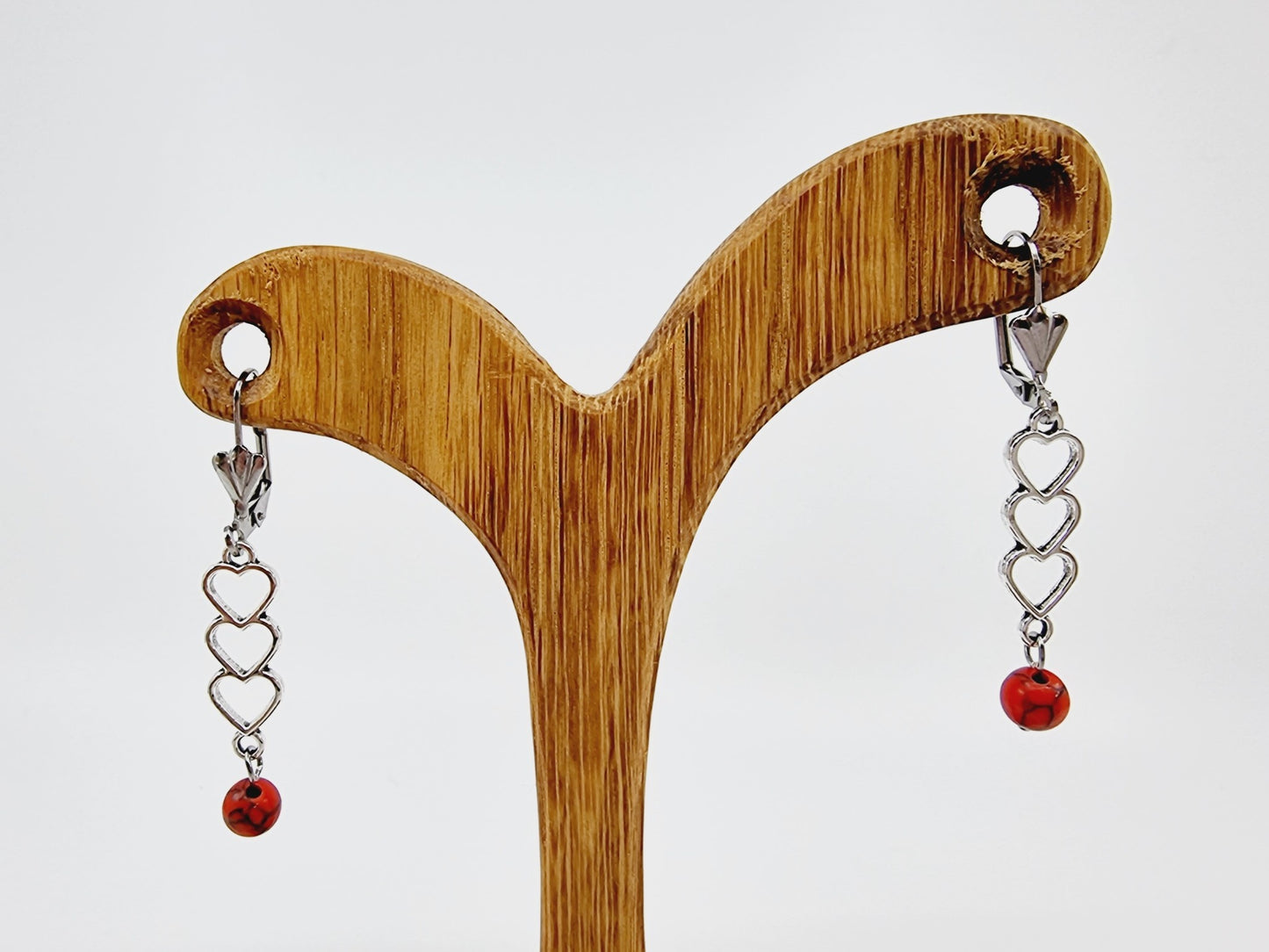 Boucles d'oreilles trio de coeurs - Howlite rouge