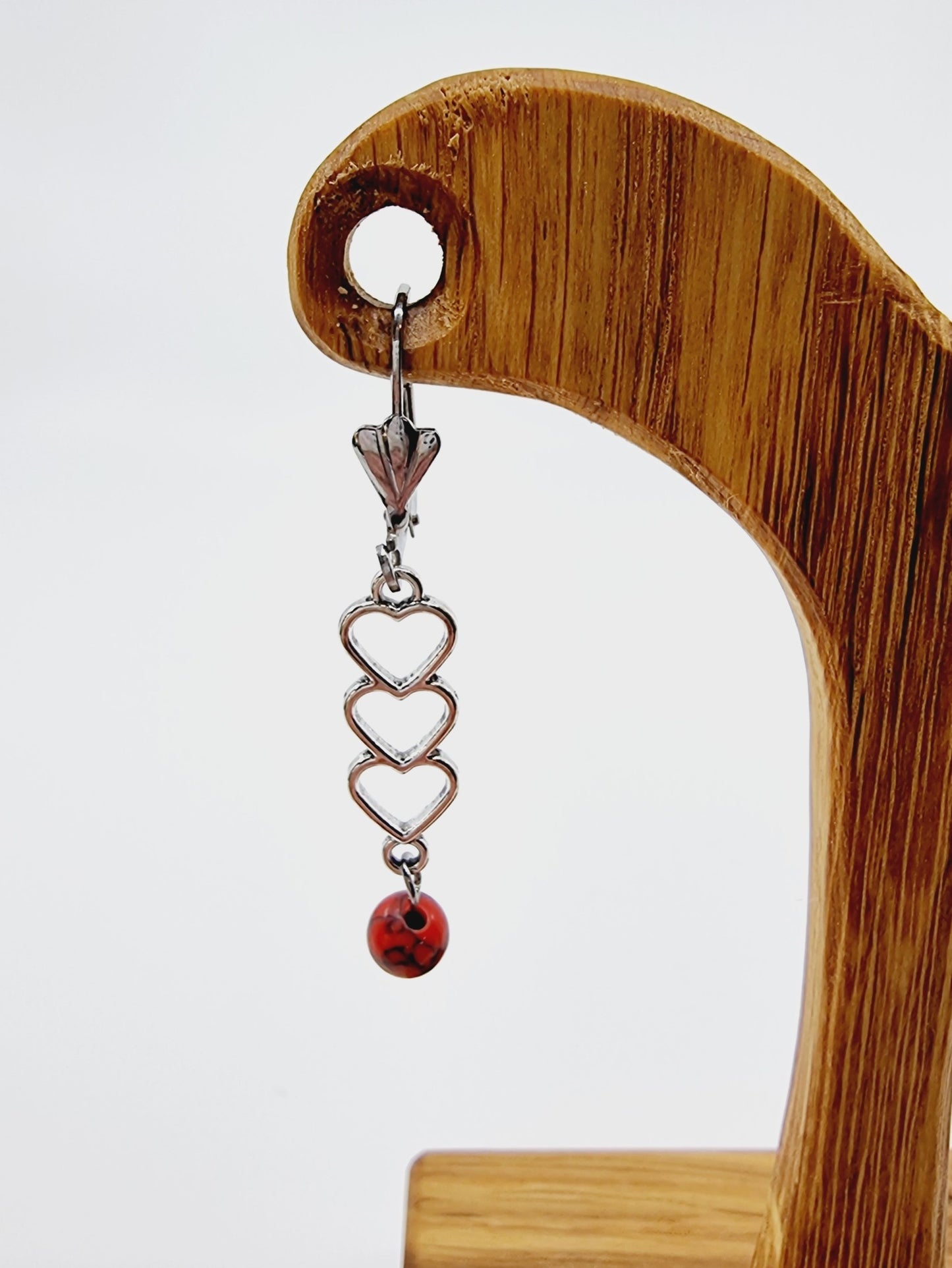 Boucles d'oreilles trio de coeurs - Howlite rouge