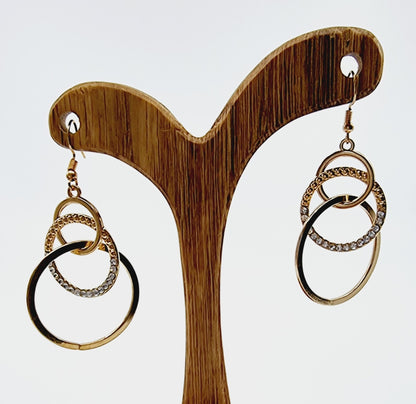 Boucles d'oreilles longues - dorées à anneaux