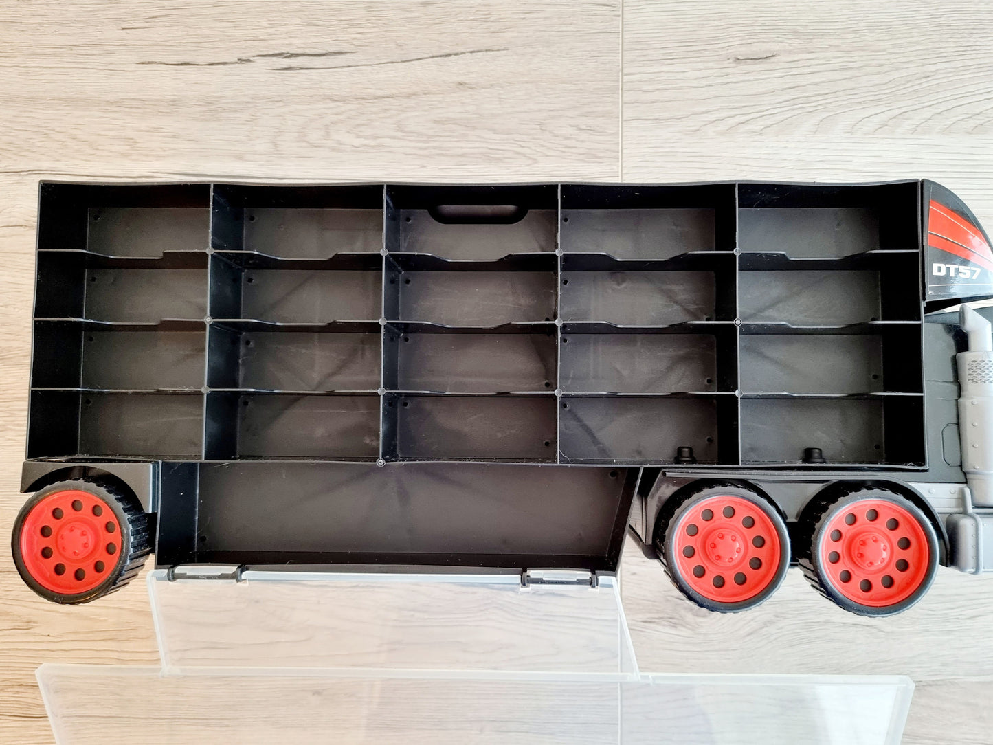 Camion transporteur de véhicules + 24 véhicules