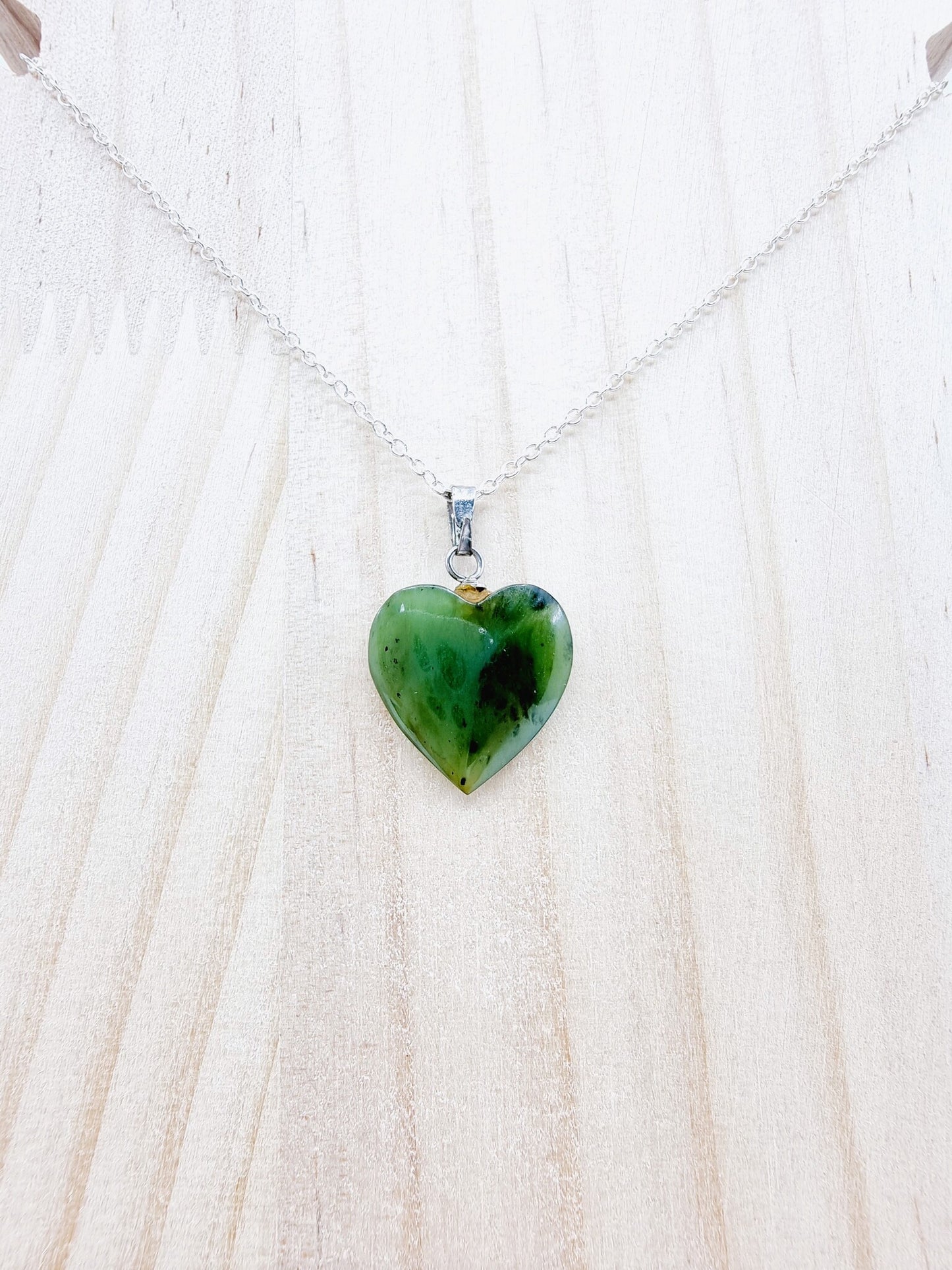 Collier - Coeur en jade naturel