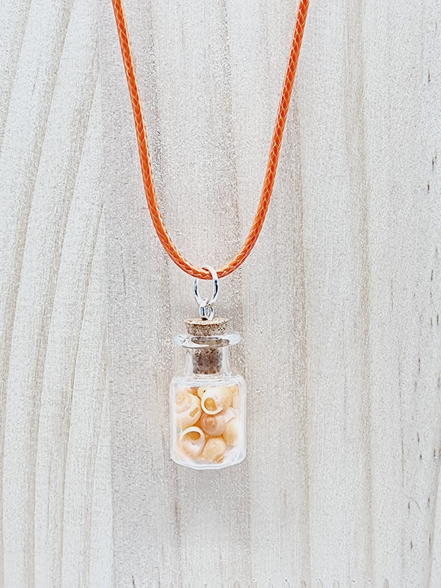 Collier fiole - petits coquillages