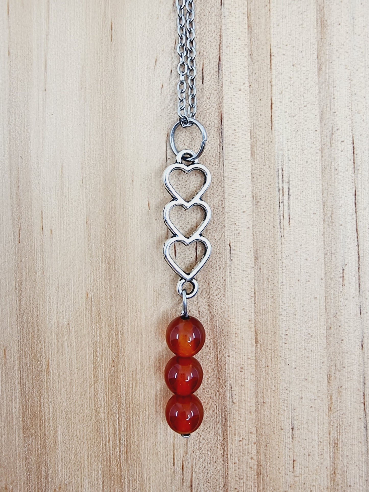 Collier trio de coeurs - Agate rouge
