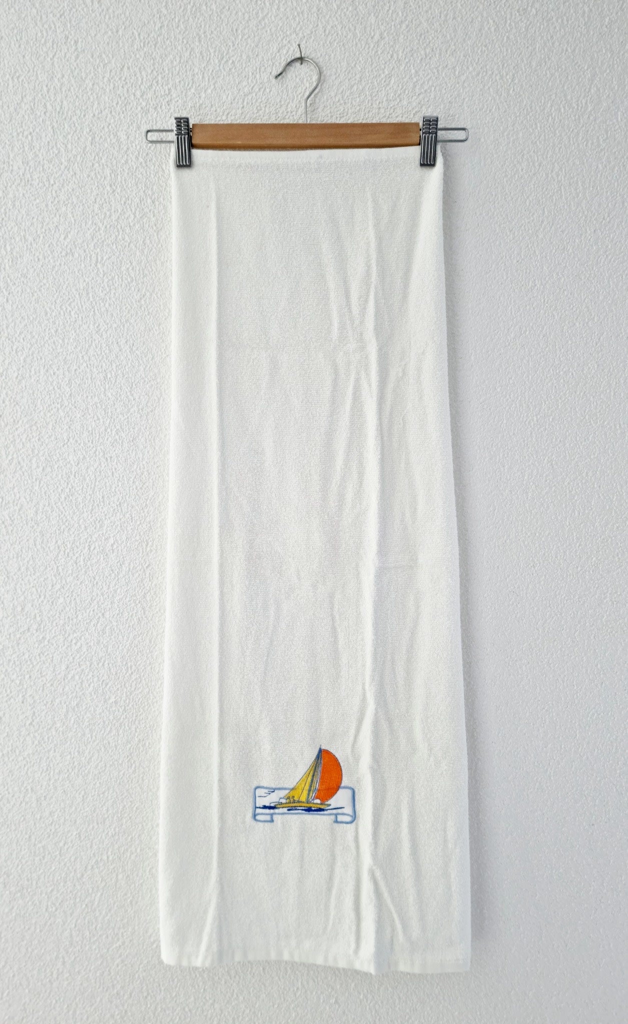 Linge blanc motif voilier (90 X 60 cm)