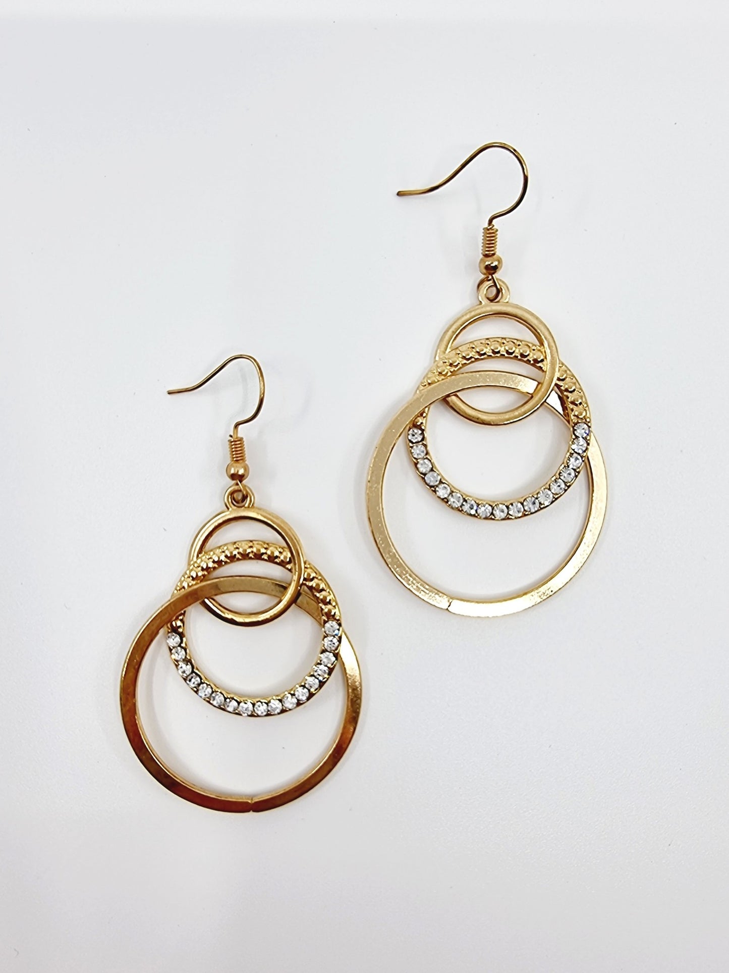 Boucles d'oreilles longues - dorées à anneaux