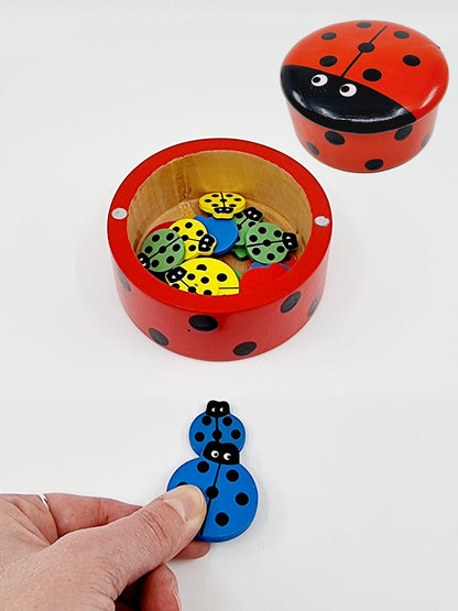 Jeu de puces en bois - coccinelle