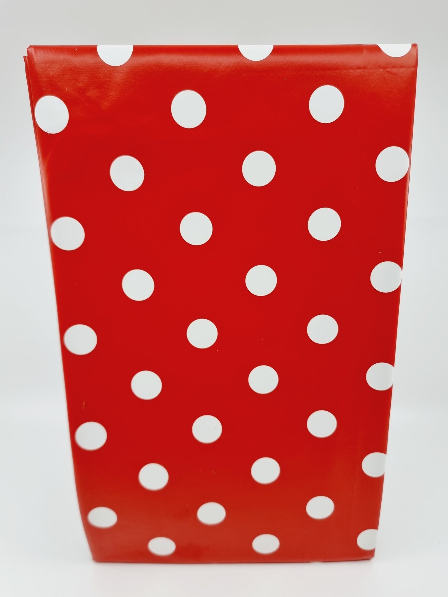 Nappe rouge en PVC (110 x 140 cm)