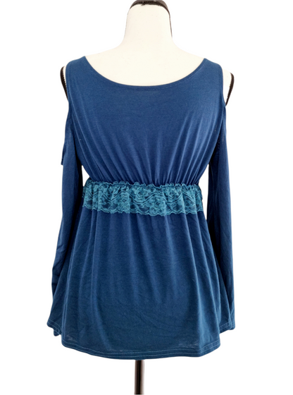Pull aux épaule dénudées et dentelle (SIZE : S)