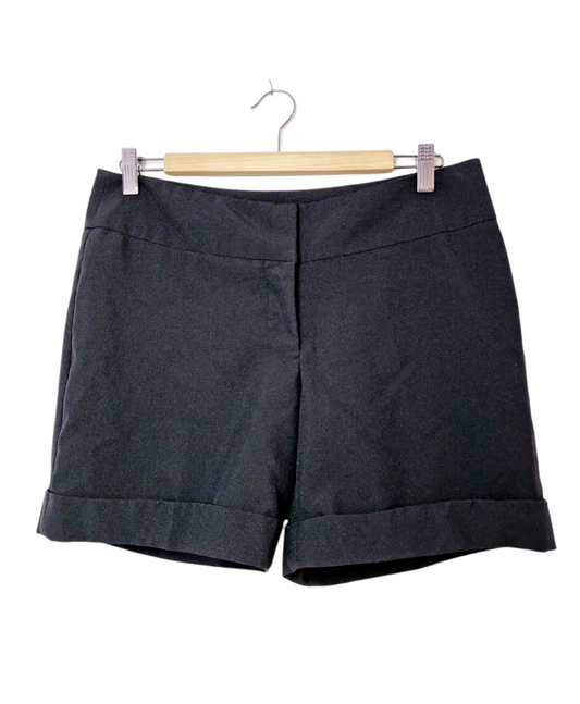 Short mi-long noir avec ourlet sur le bas (SIZE : 40)