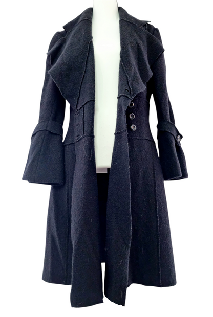 Manteau noir à manches évasées (SIZE : M)