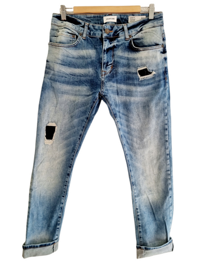 Jeans slim fit déchiré (SIZE : W 31/L 32)
