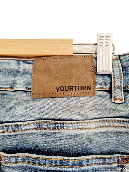 Jeans slim fit déchiré (SIZE : W 31/L 32)