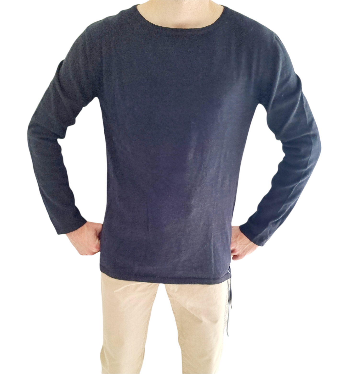 Pull avec laçage sur le côté (SIZE : M)