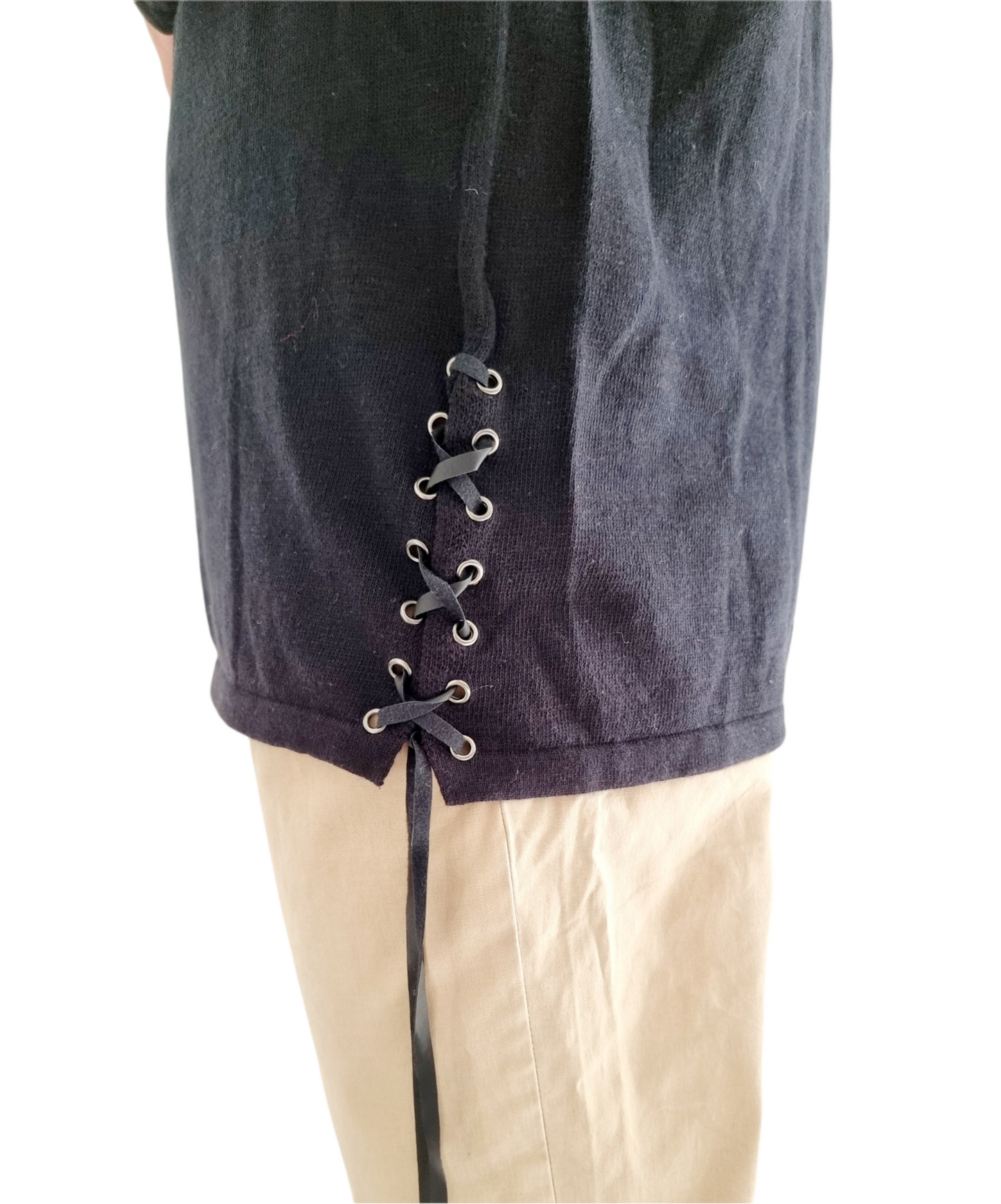 Pull avec laçage sur le côté (SIZE : M)