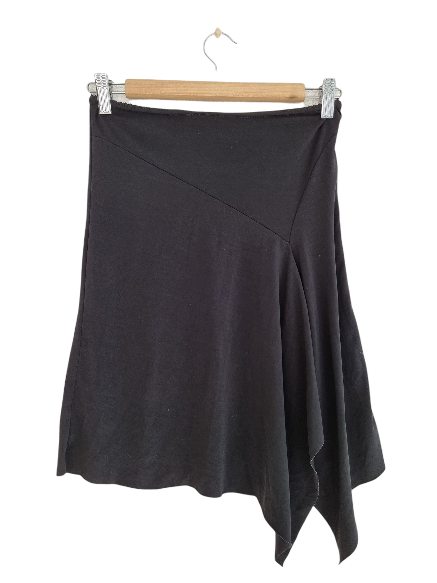 Jupe mi-longue noire asymétrique (SIZE : taille unique)