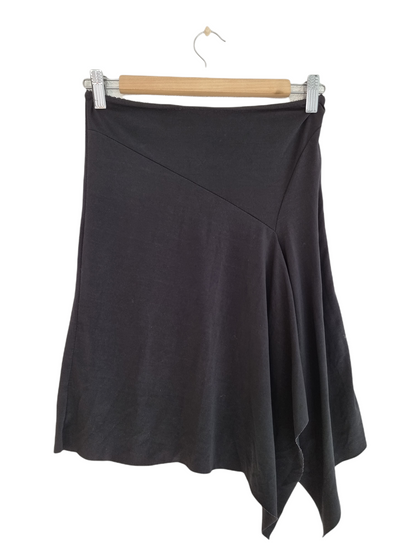 Jupe mi-longue noire asymétrique (SIZE : taille unique)