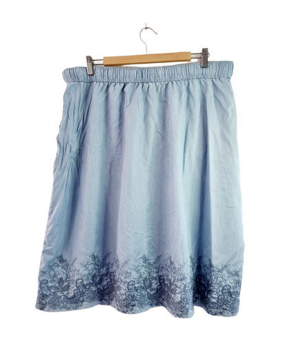 Jupe avec broderie sur le bas (SIZE : L)