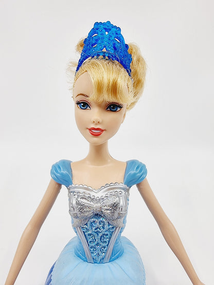 Poupée Disney Princesse - Cendrillon robe virevoletante