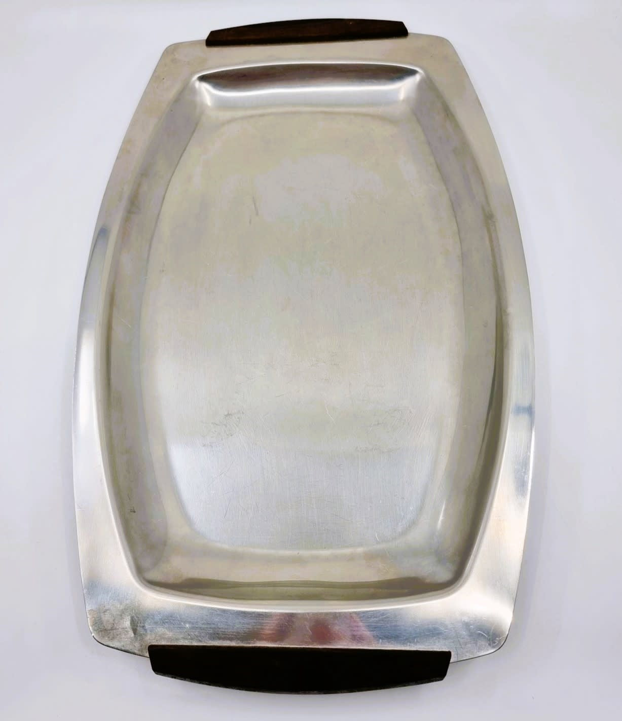 Récipient en inox avec anses en bois