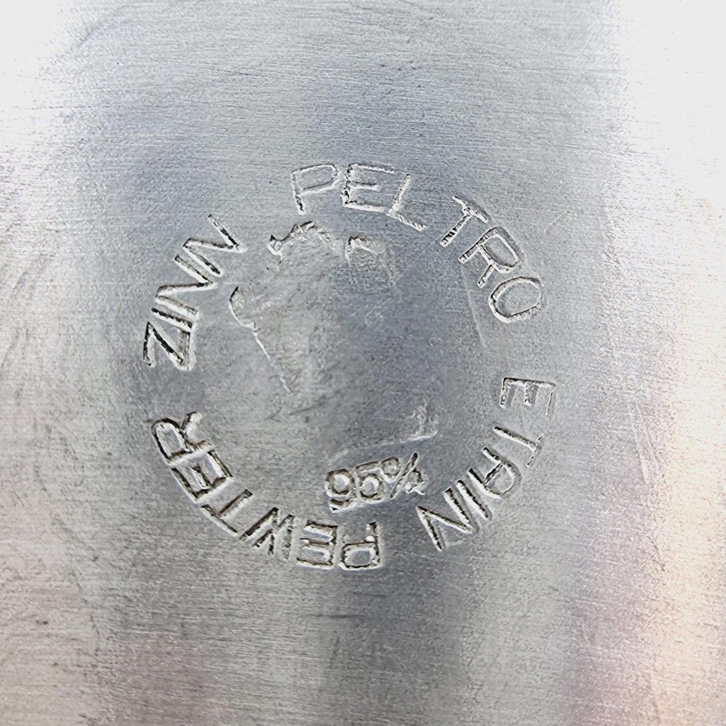 Service en étain et porcelaine