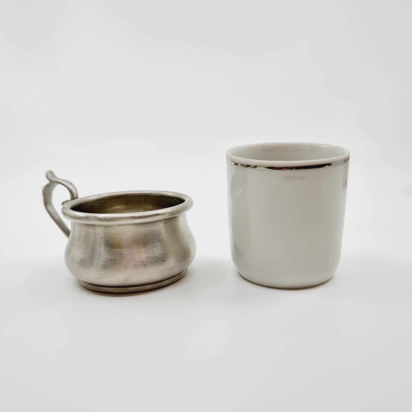 Service en étain et porcelaine